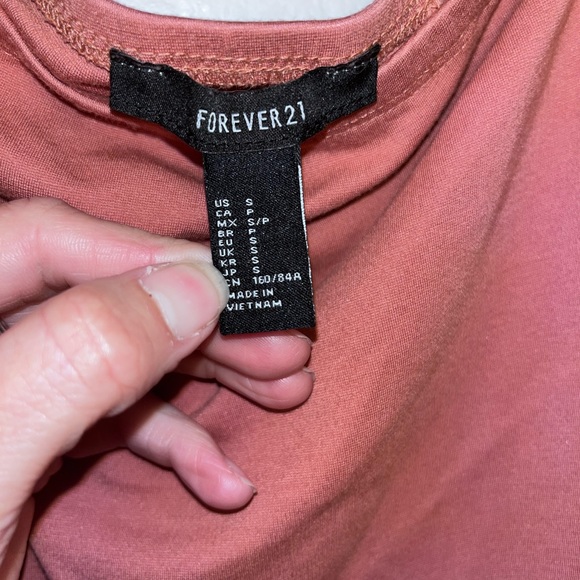 FOREVER 21 - Picture 3 of 3
